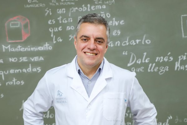 Dr. Álvaro Villar